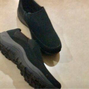 Shoes mens new size 10.5M leather & man made upper slip on black Rugged Outback